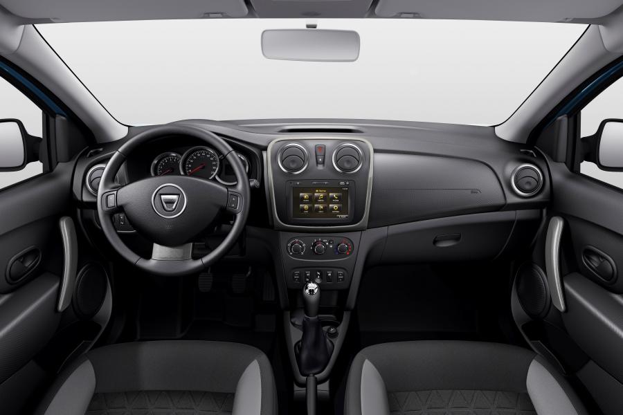 Торпедо Dacia Sandero Stepway 2012 года  (фото 23 из 52)